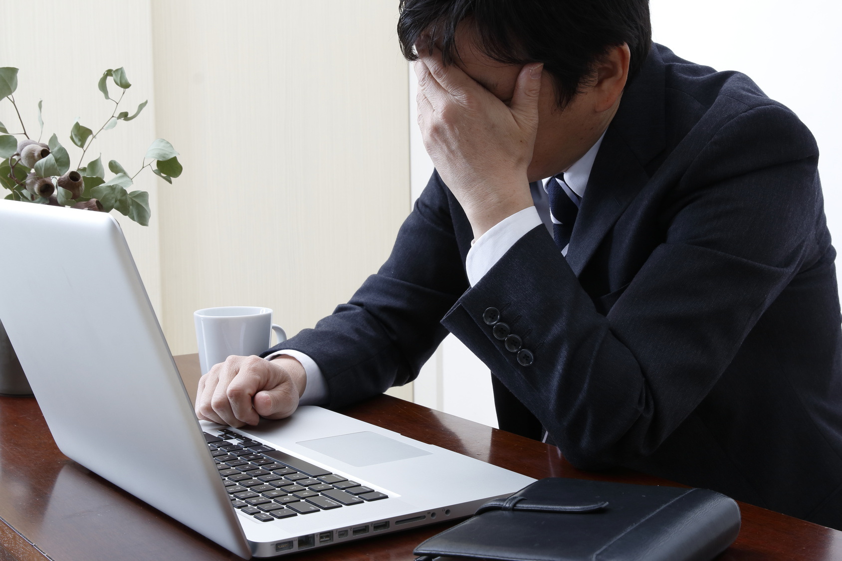 長時間、椅子に座っている・同じ体勢をとっている